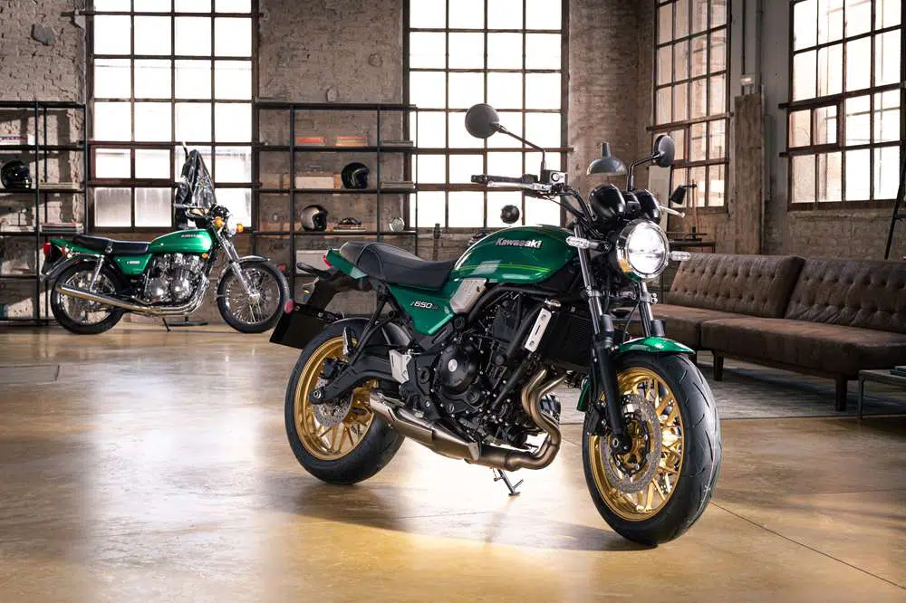 22MY Z650RS Staticlifestyle 1.jpg